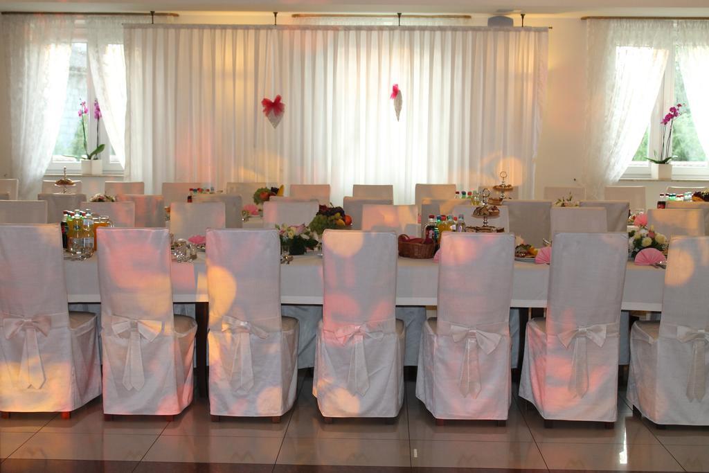 Hotel Kaprys Свидник Экстерьер фото
