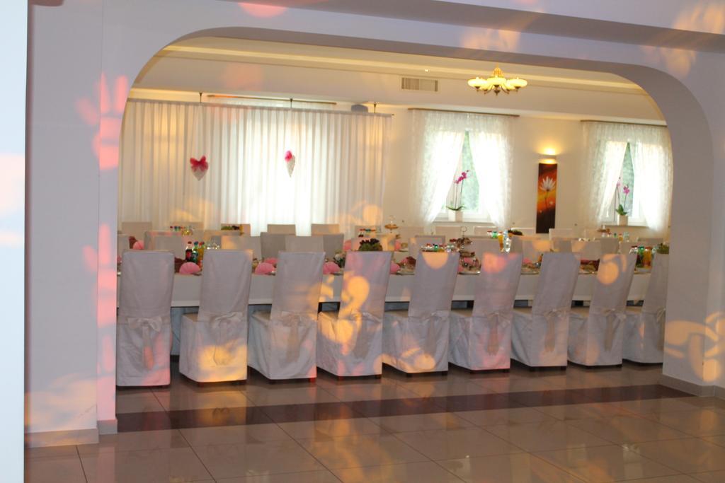Hotel Kaprys Свидник Экстерьер фото